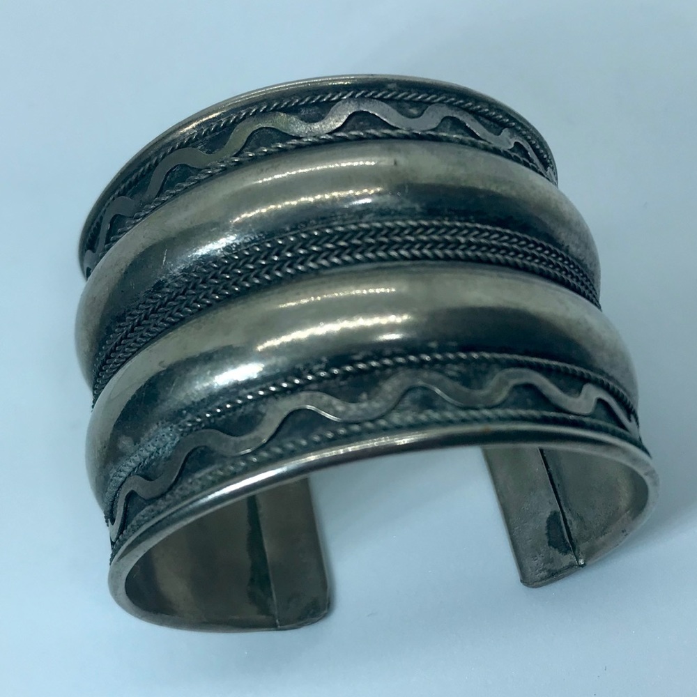 Vintage Metal Abstract Design Cuff - Picture 5 of 8